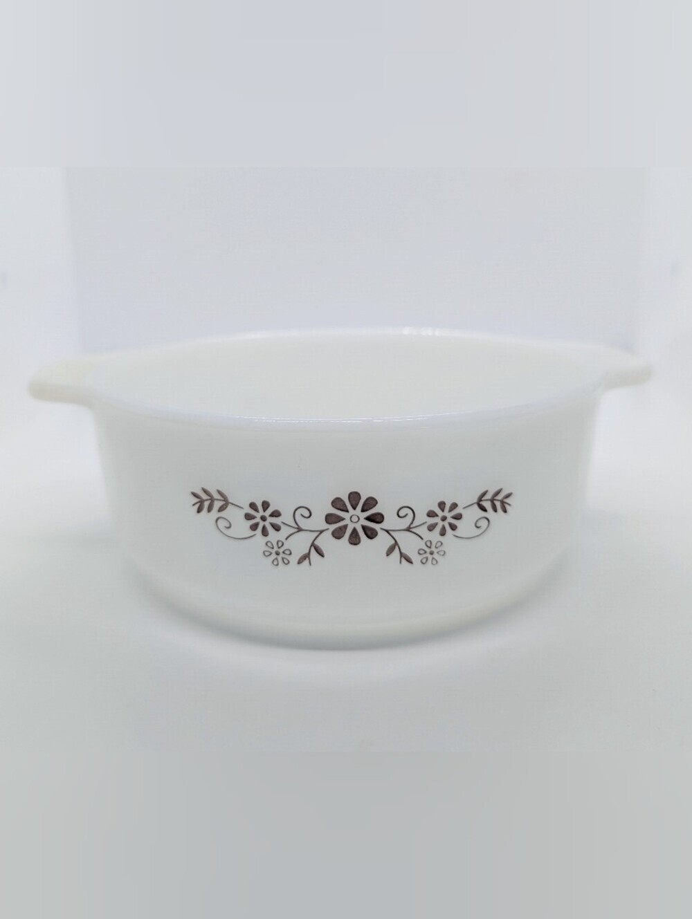 Vintage Dynaware Pyr-O-Rey Milk Glass Round Casserole Dish With Daisy Pattern